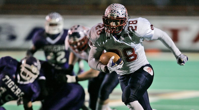 Piqua’s Brandon Saine (28) runs in for a touchdown against Pickerington Central in the second quarter, in the Division II high school championship football game at Paul Brown Tiger Stadium, Friday, Dec. 1, 2006, in Massillon, Ohio. (AP Photo/Tony Dejak)