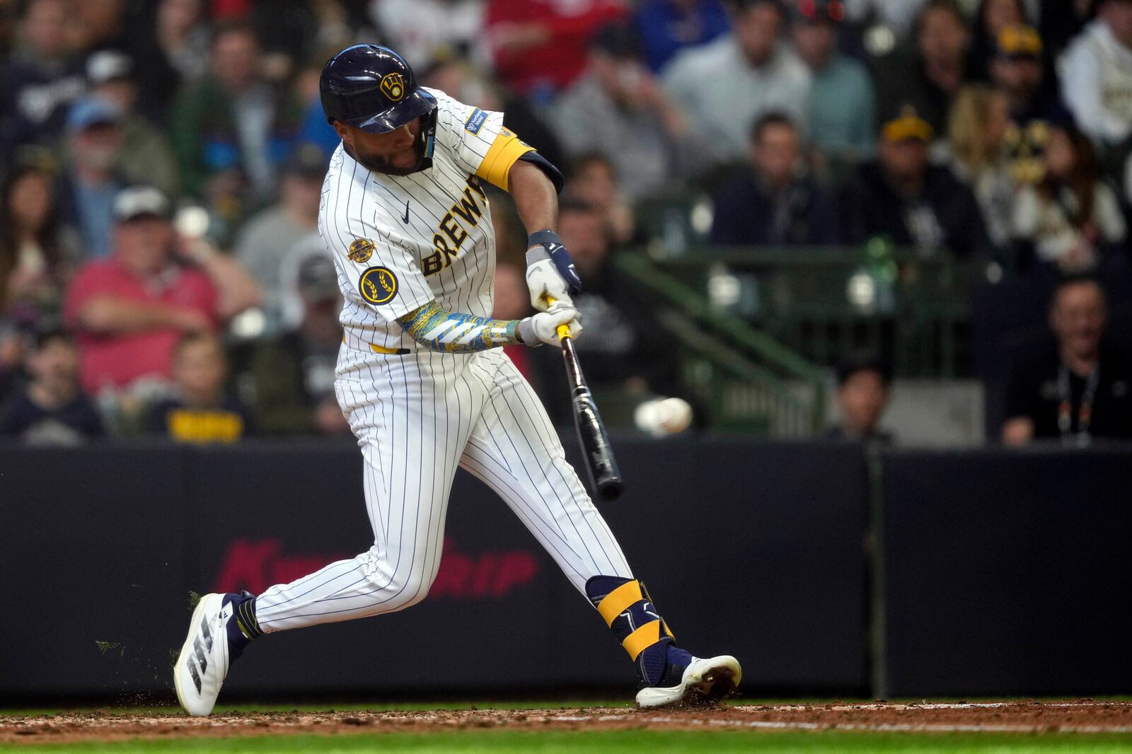 Milwaukee Brewers' Jackson Chourio hits a solo home run during the seventh inning of a baseball game against the Cincinnati Reds, Sunday, April 6, 2025, in Milwaukee. (AP Photo/Aaron Gash)