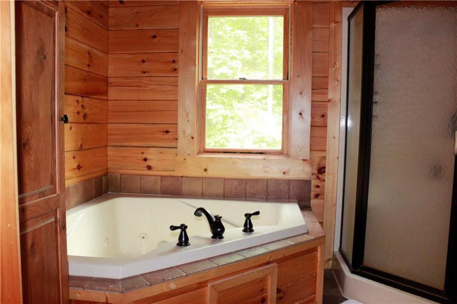 PHOTOS: Cabin home on 45.7 acres on market in Urbana