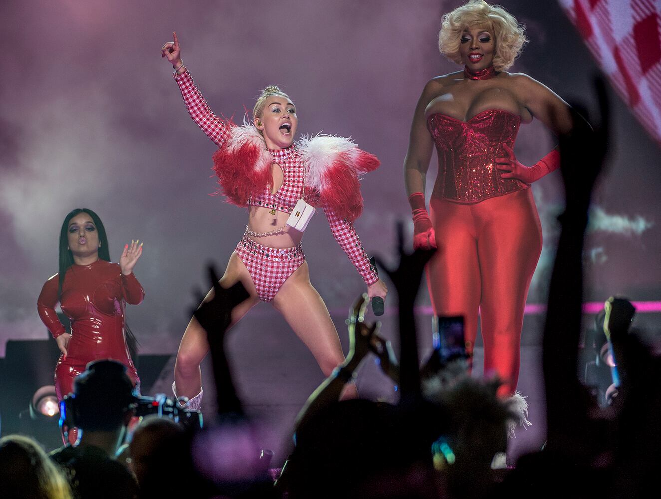 Miley Cyrus brings Bangerz Tour to Louisville's KFC Yum! Center