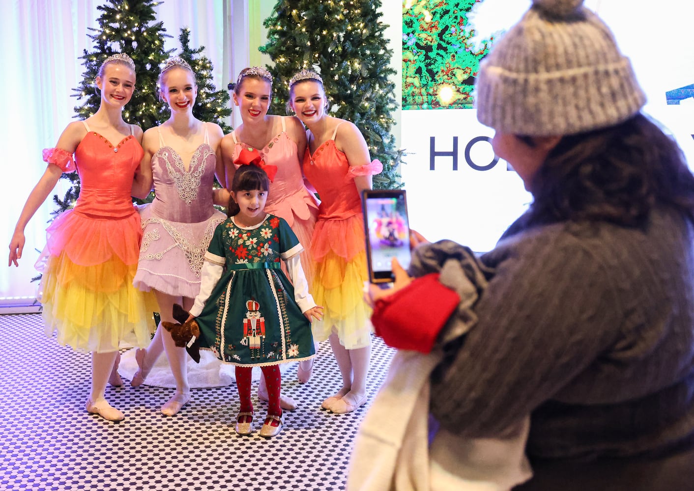 DDN 121125 Holly Days Dayton Arcade