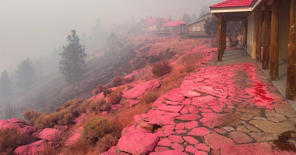 Firefighters and weather are stabilizing Oregon wildfire. Flames so far spare California...