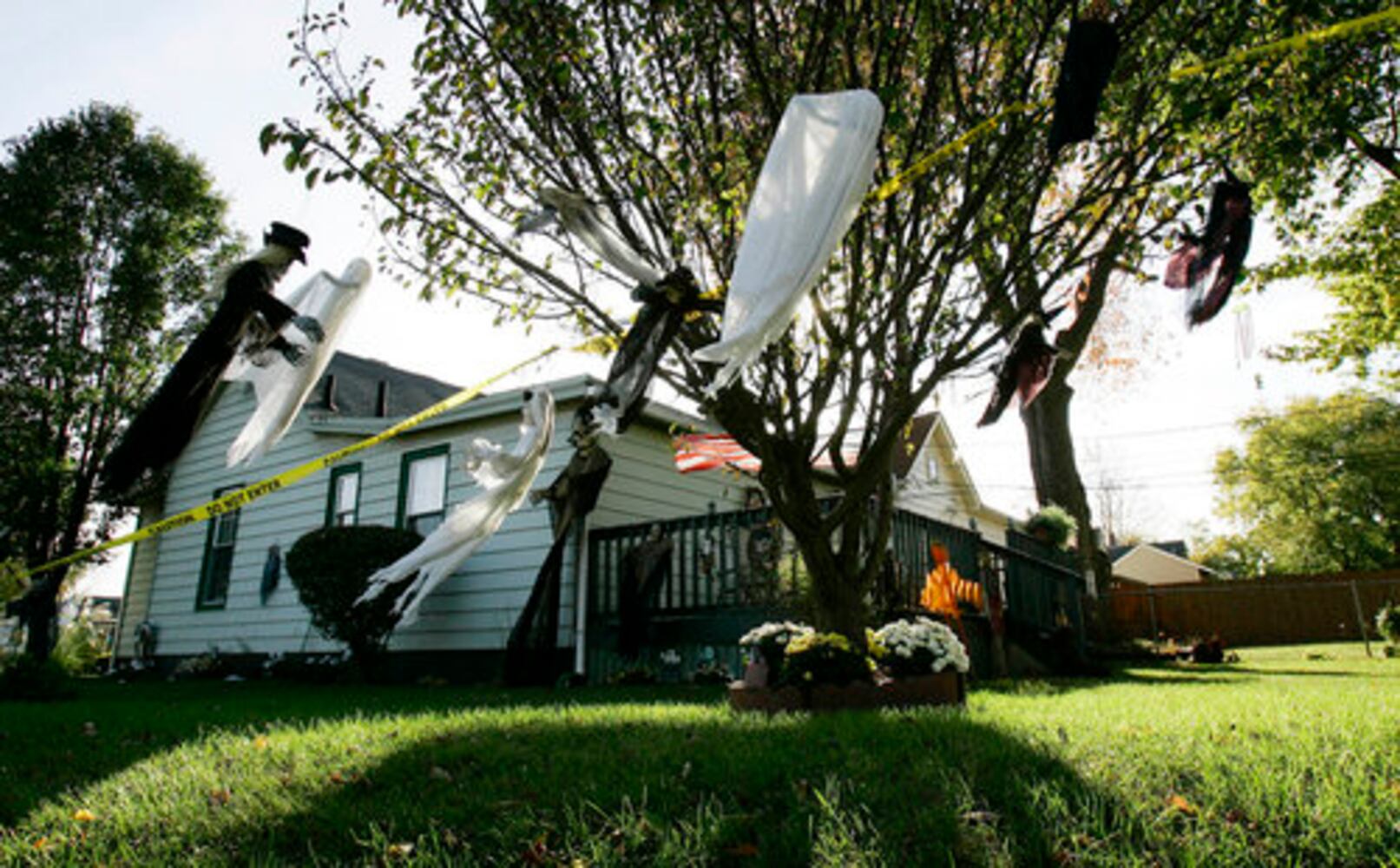 Halloween decorating contest
