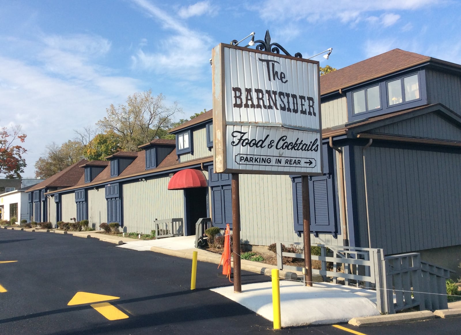 The former Barnsider and Liquid Sports Club restaurant and bar is on the auction block. MARK FISHER/STAFF