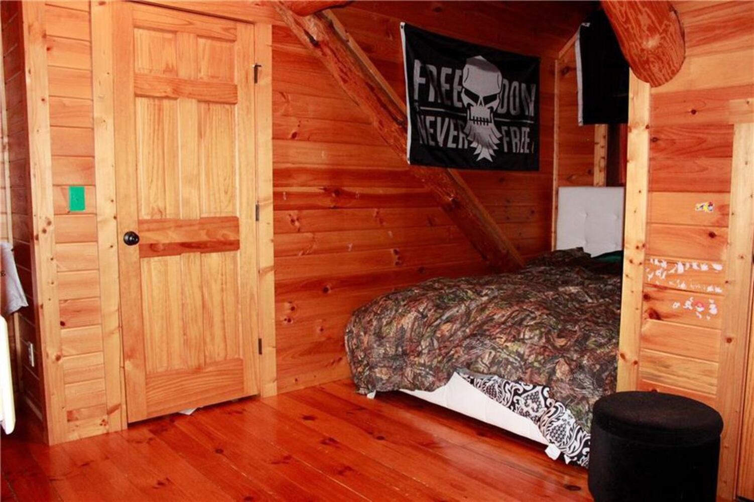 PHOTOS: Cabin home on 45.7 acres on market in Urbana