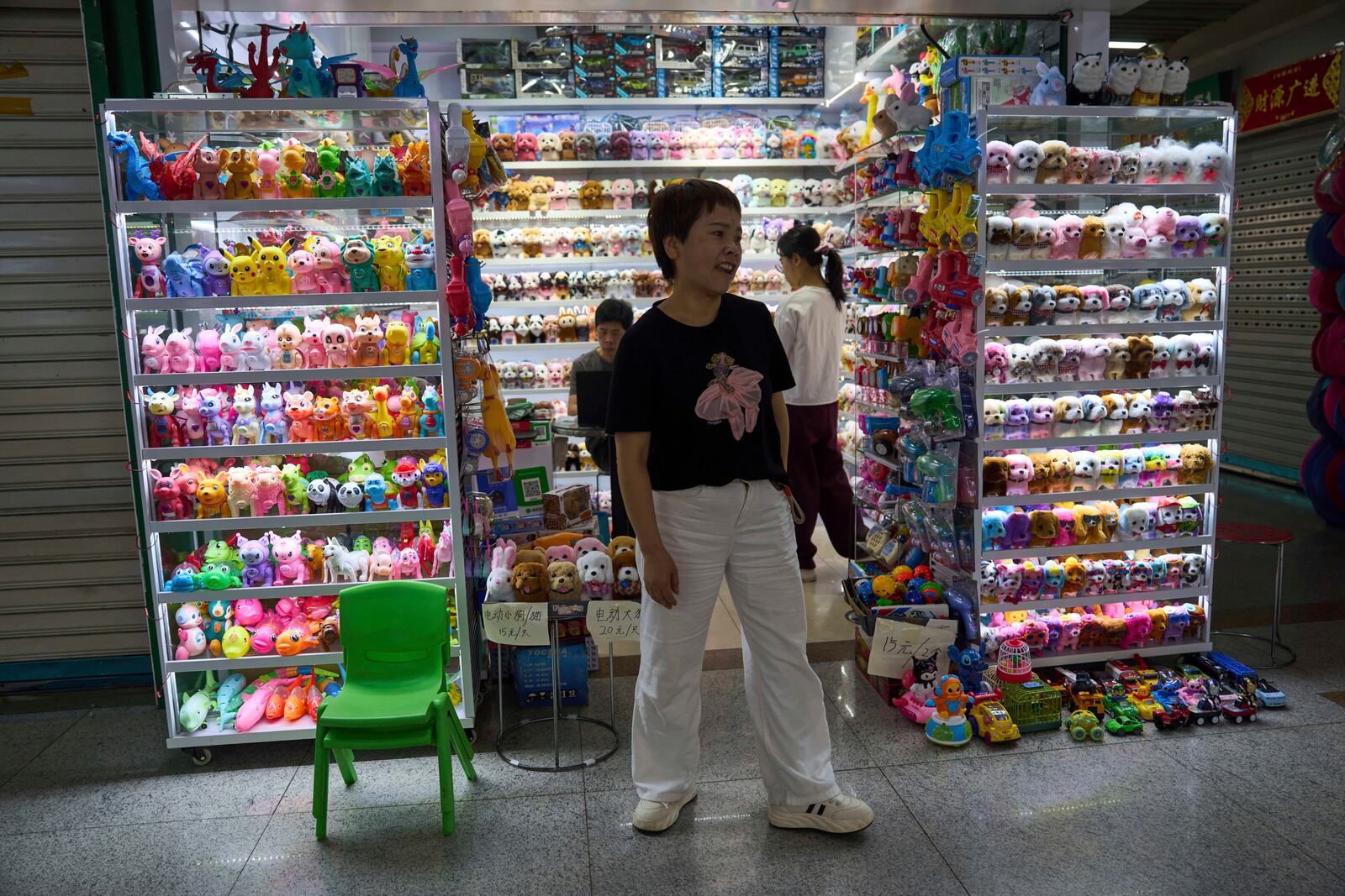 A vendor waits for customers at the Yiwu International Trade Market in Yiwu, eastern China's Zhejiang province on Thursday, April 10, 2025. (AP Photo/Ng Han Guan)