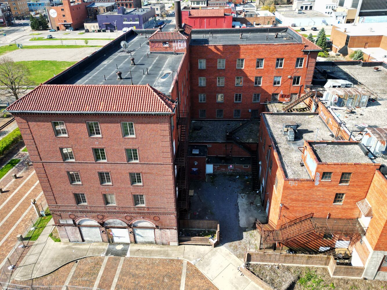 041825 Manchester Inn
