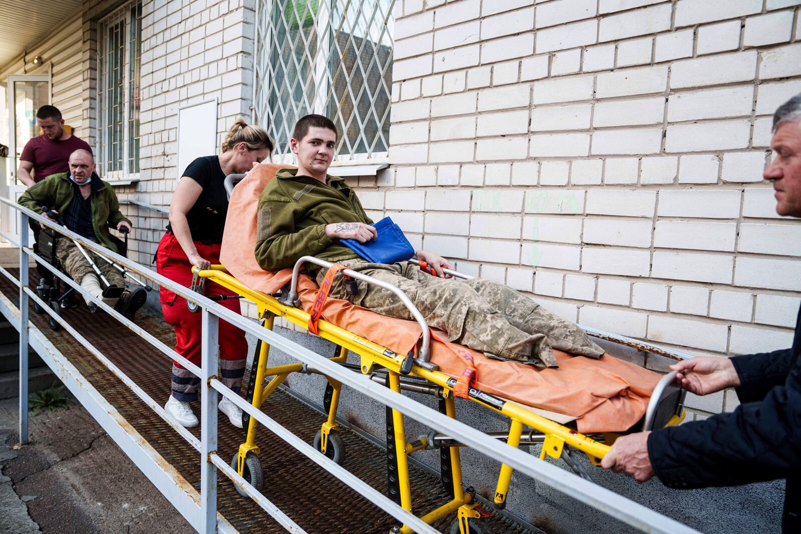 A medical worker uses a stretcher to move an injured Ukrainian soldier after returning from captivity in a POW exchange in Ukraine, on Saturday, April. 19, 2025. (AP Photo/Evgeniy Maloletka)