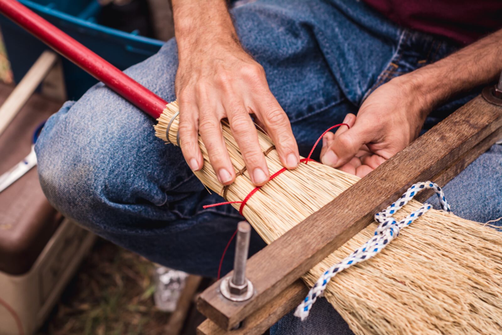 An artist demonstrates how to handcraft a broom using traditional Appalachian methods. Photo by Elizabeth Nihiser.