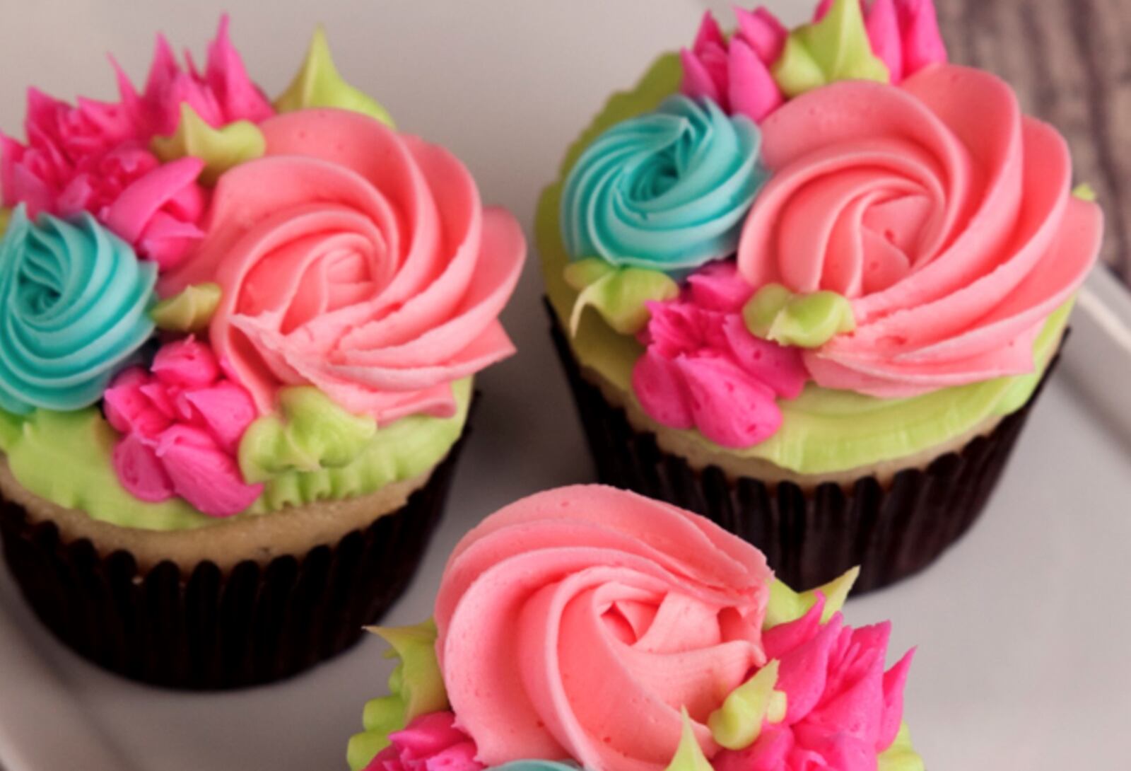 All three locations of elé Cake Co. are taking Mother's Day orders today and tomorrow, March 7-8, for curbside pickup on Saturday or Sunday.