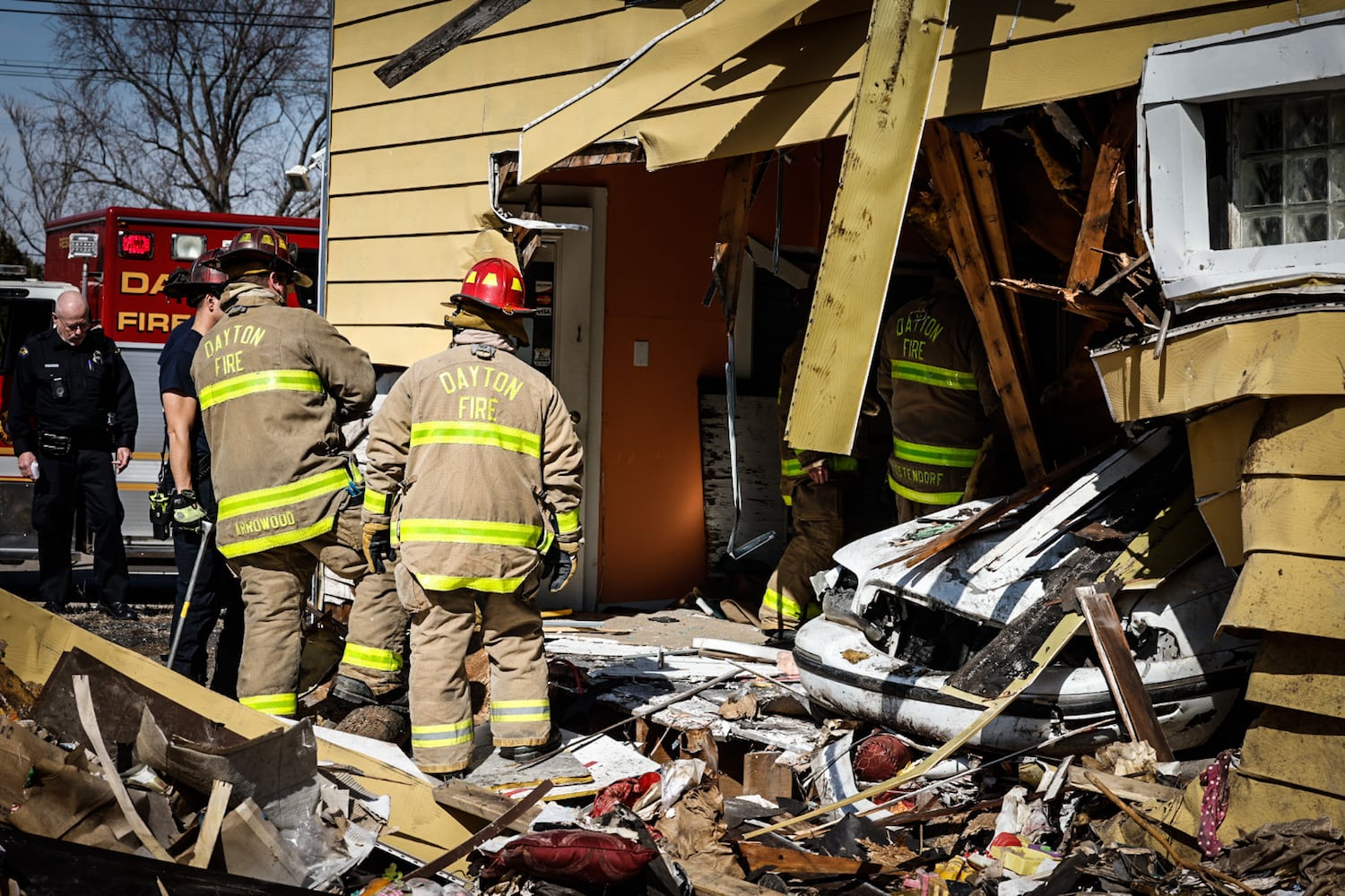 Driver flees after crashing into Dayton building