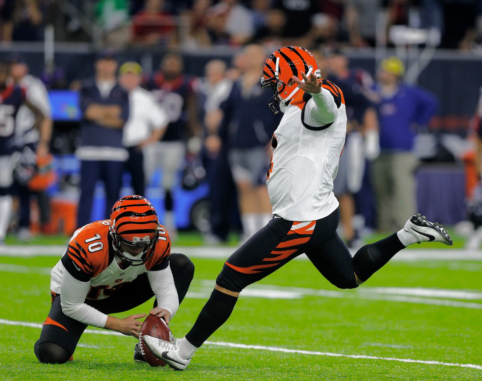 HOUSTON, TX - DECEMBER 24: Randy Bullock #4 of the Cincinnati Bengals watches as he misses a 43 yard field goal in the closing seconds to give the Houston Texans a 12-10 win at NRG Stadium on December 24, 2016 in Houston, Texas. (Photo by Bob Levey/Getty Images)
