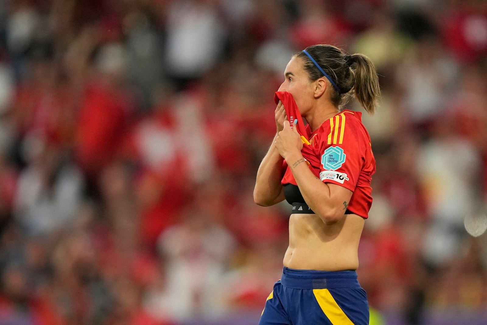 Spain's Mariona Caldentey reacts after failing to score a penalty shot during the Women's Euro 2025 quarterfinals soccer match between Spain and Switzerland at Stadion Wankdorf in Bern, Switzerland, Friday, July 18, 2025. (AP Photo/Martin Meissner)