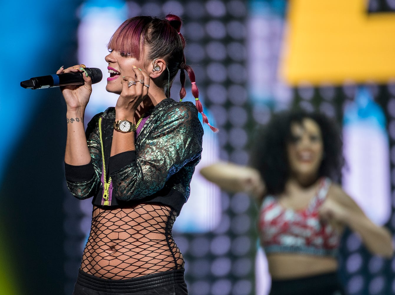 Miley Cyrus brings Bangerz Tour to Louisville's KFC Yum! Center