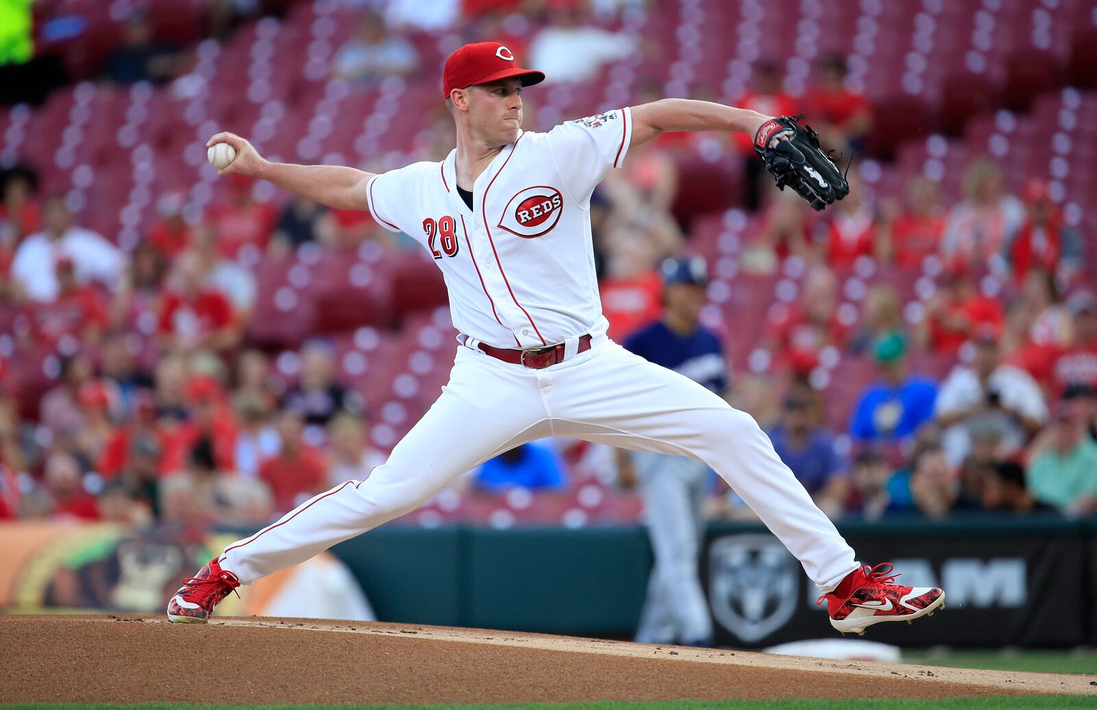 CINCINNATI, OH - AUGUST 28: Anthony DeSclafani #28 of the Cincinnati Reds throws a pitch against the Milwaukee Brewers at Great American Ball Park on August 28, 2018 in Cincinnati, Ohio. (Photo by Andy Lyons/Getty Images)