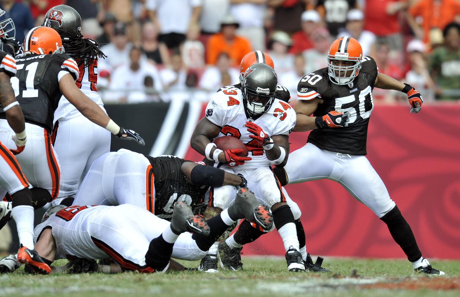 Tampa Bay Buccaneers running back Earnest Graham (34) eludes Cleveland Browns linebacker Eric Barton (50).