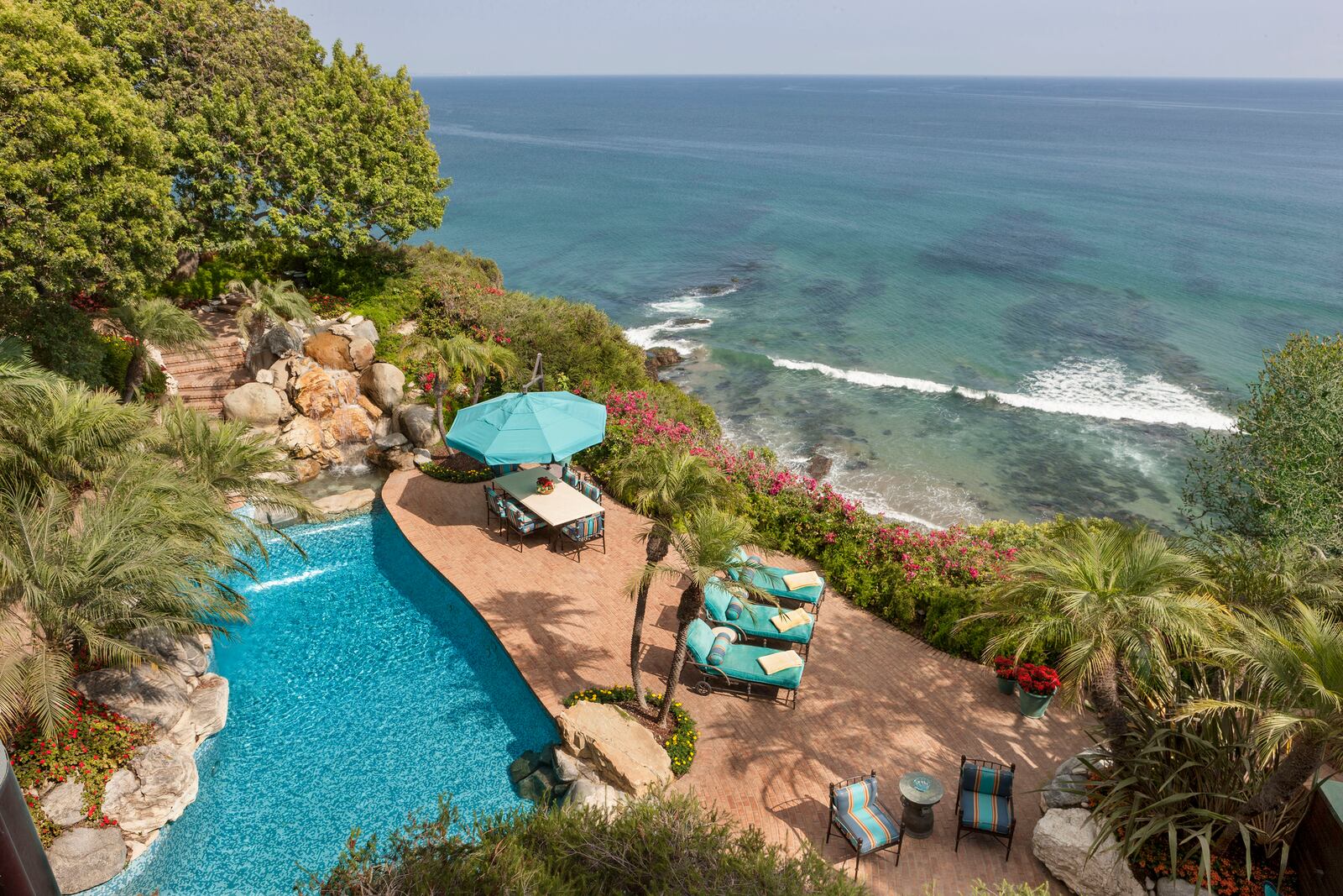 Fashion mogul turned producer Sidney Kimmel is seeking $81.5 million for the Point Dume estate once owned by Johnny Carson. The property, set on a bluff overlooking the ocean, includes a modernist residence designed by Malibu architect Ed Niles. (Mary E. Nichols)