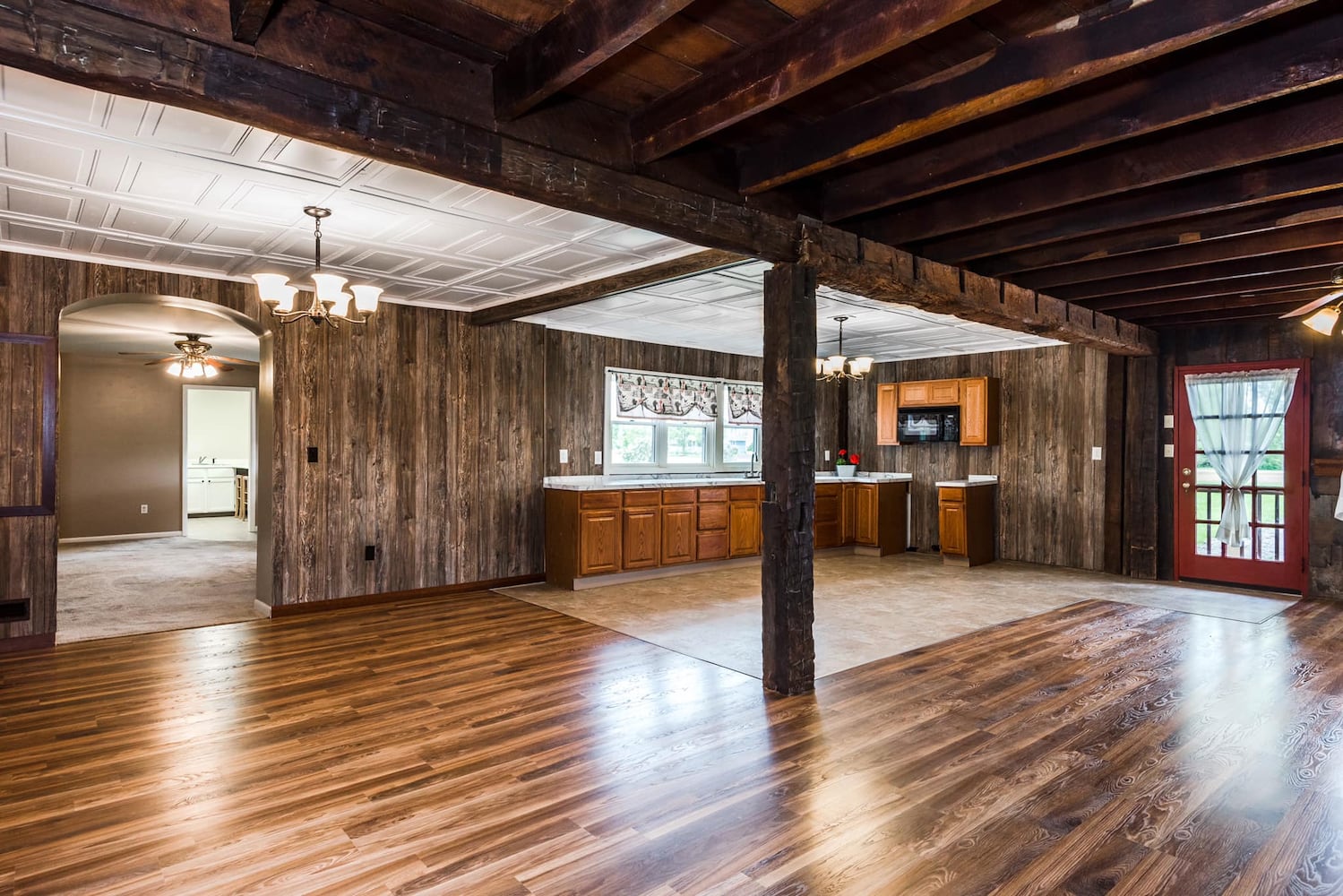 PHOTOS: Converted barn in the country is a farmhouse dream come true