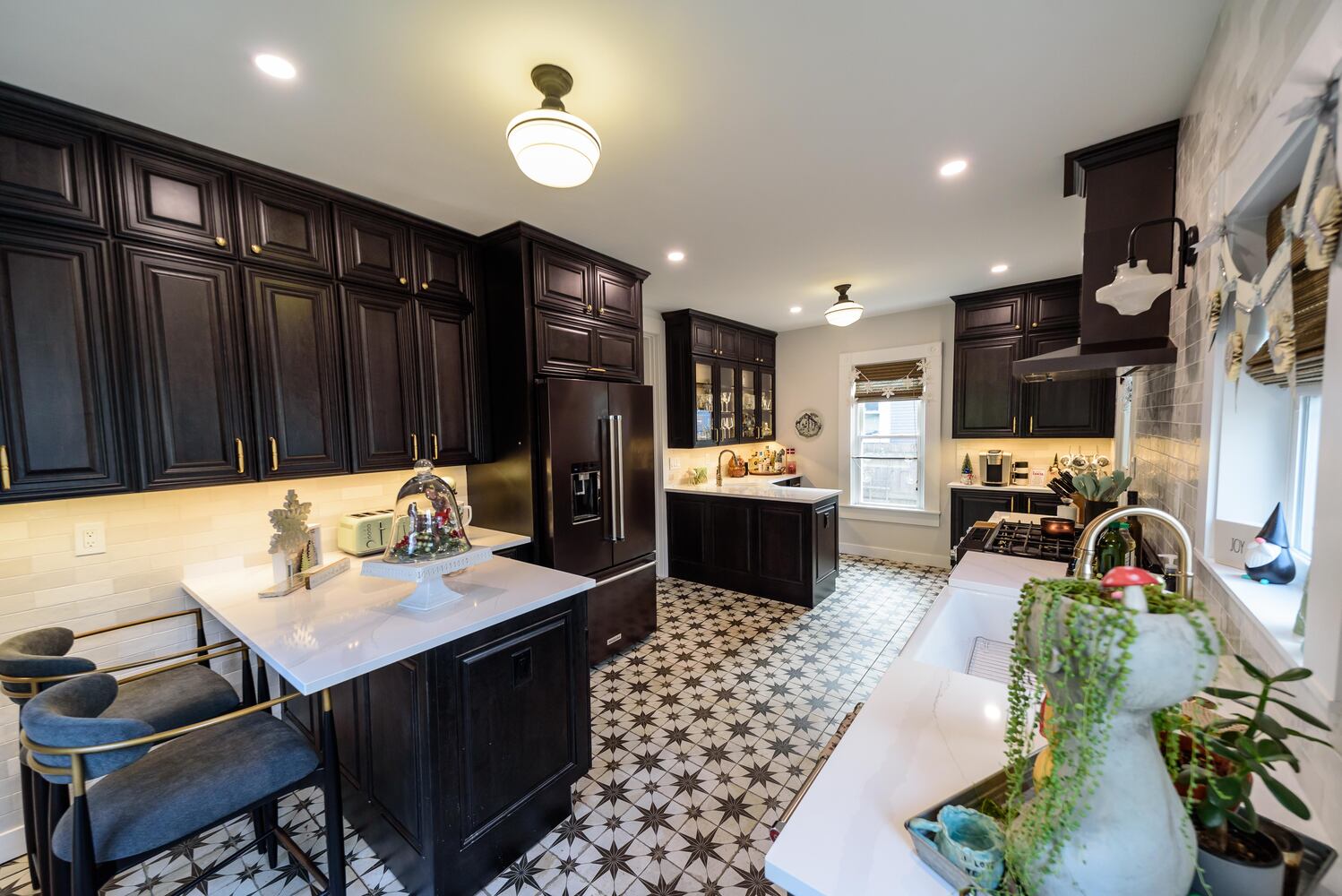 PHOTOS: A Dickens of a Christmas St. Anne’s Hill Holiday Home Tour