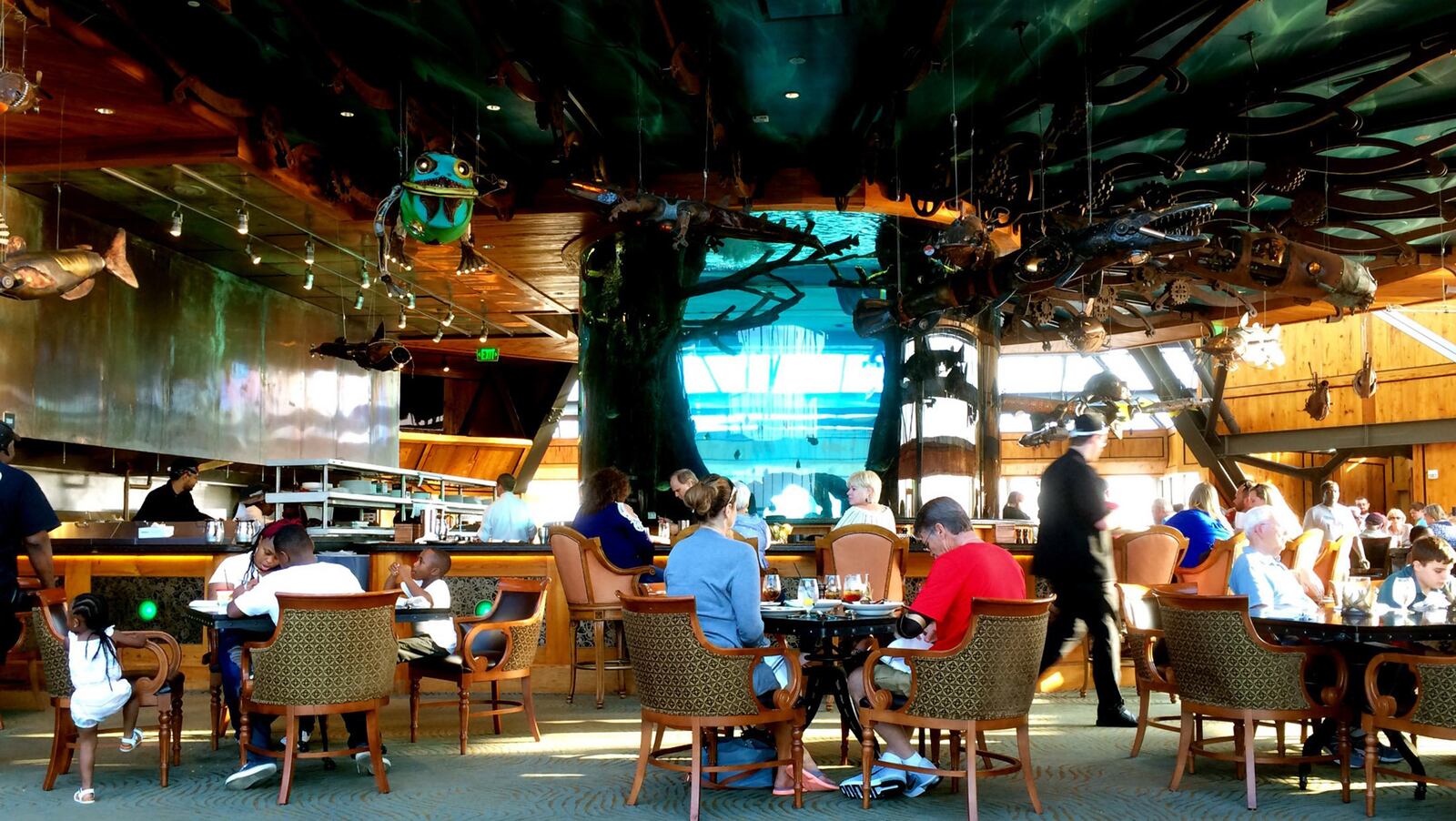 At the Big Cypress Lodge in Memphis, enjoy drinks and the view at The Lookout. The centerpiece of the room is a 10,000-gallon catfish aquarium. (Gabe Hartwig/St. Louis Post-Dispatc/TNS)