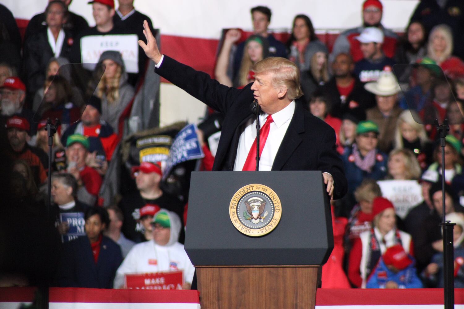 PHOTOS: Thousands show up for Trump rally in Warren County