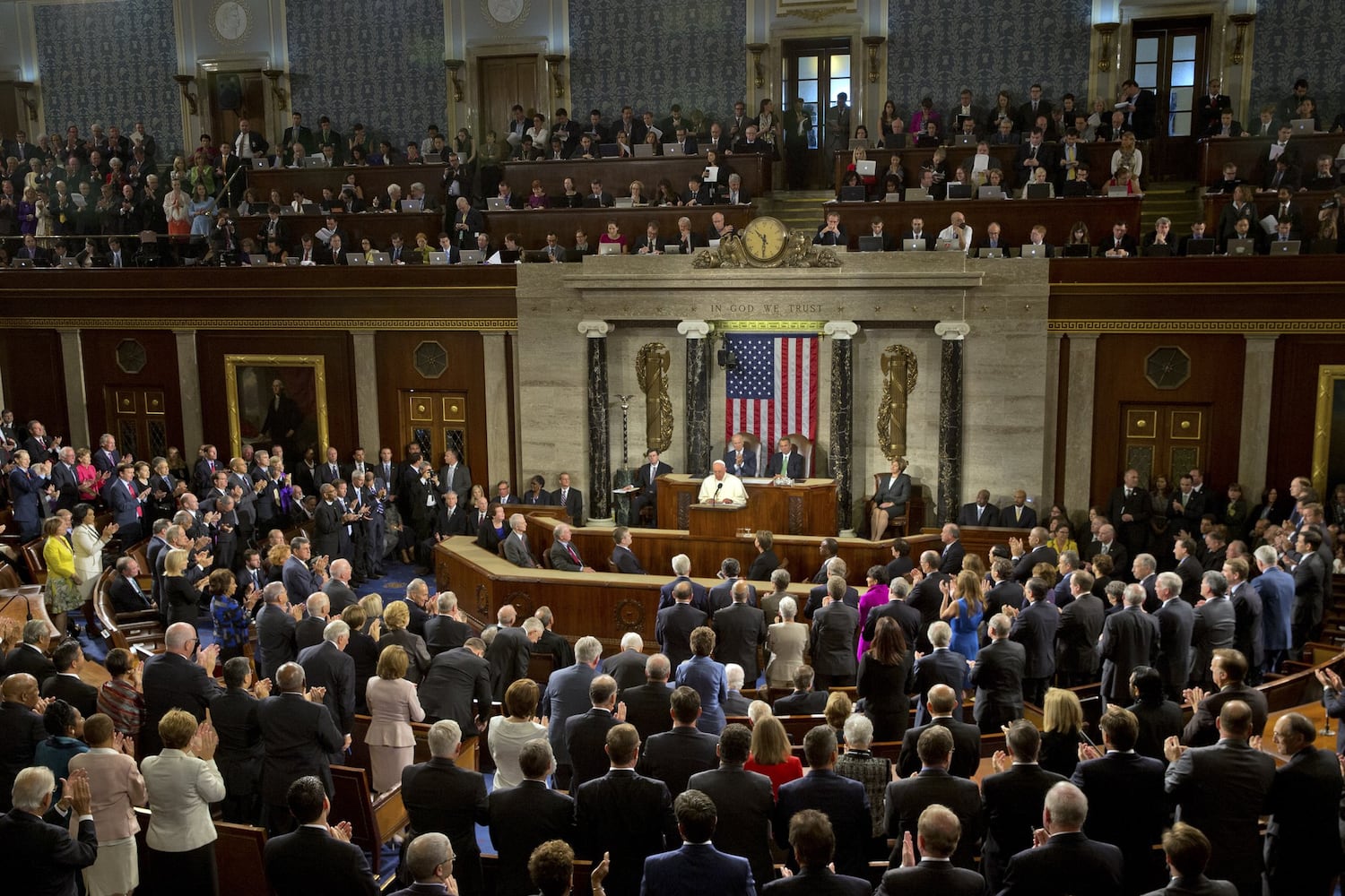 Pope Francis urges Congress to welcome immigrants