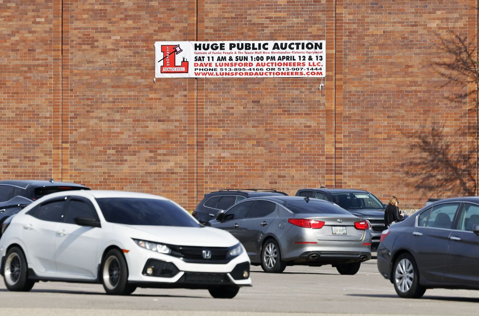 A public auction is being held for fixtures and equipment in the Towne Mall in Middletown. NICK GRAHAM/STAFF