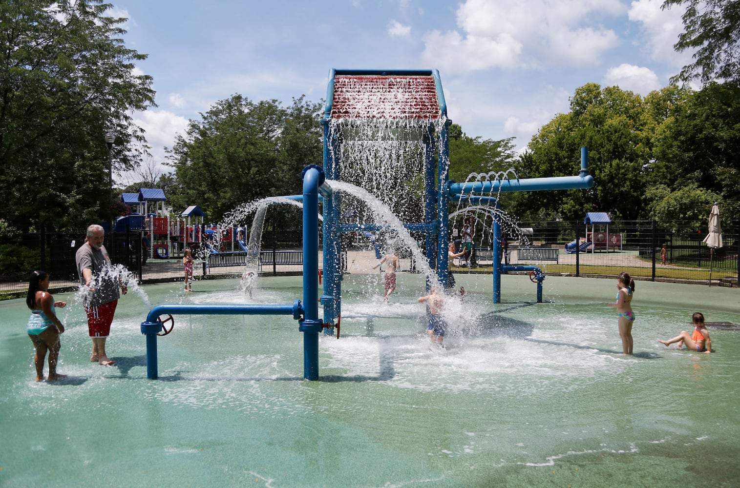 PHOTOS: Temperatures soar into the 90s