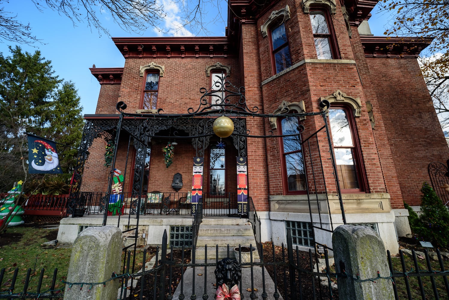 PHOTOS: The Oregon Historic District’s Virtual Grand Holiday Tour of Homes