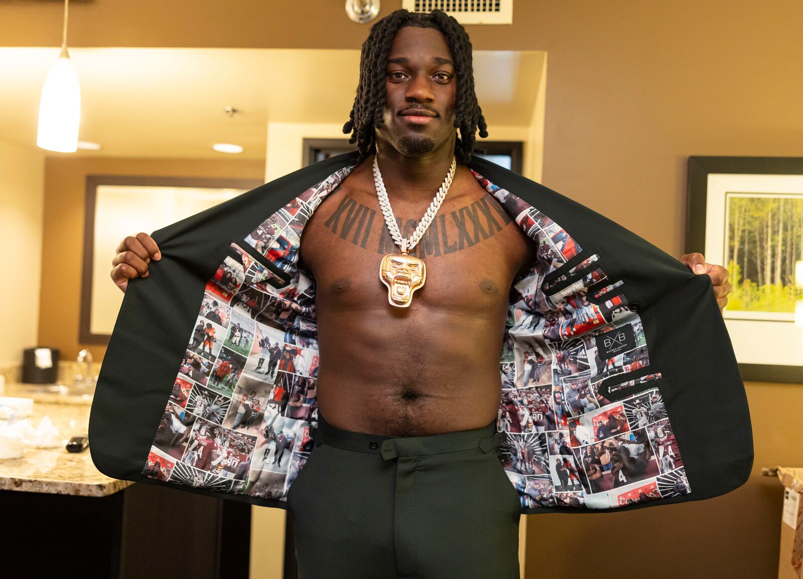 Texas A&M edge rusher Shemar Stewart tries on a suit from designer Baynes + Baker ahead of the NFL Draft, Wednesday, April 23, 2025, in Green Bay, Wis. (AP Photo/Matt Ludtke)
