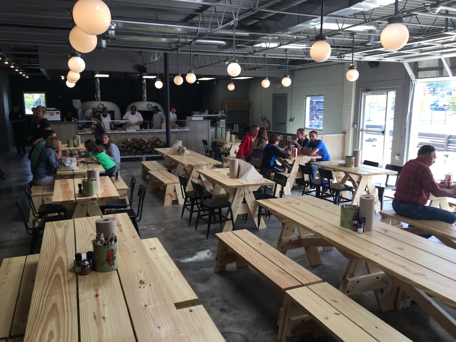 Old Scratch Pizza hosted a soft opening the weekend prior to their October 18 public opening. Pizza and drinks were available for patrons through the lunch and dinner hours. (TABATHA WHARTON/STAFF)