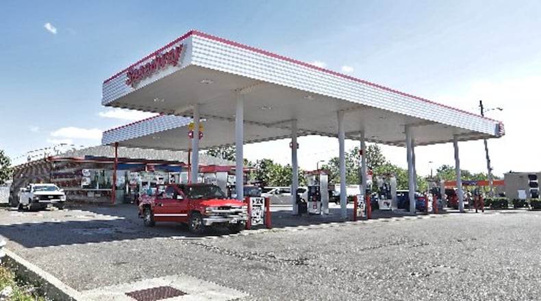 Speedway plans to hold open interviews at Ohio locations next week to fill 350 jobs.