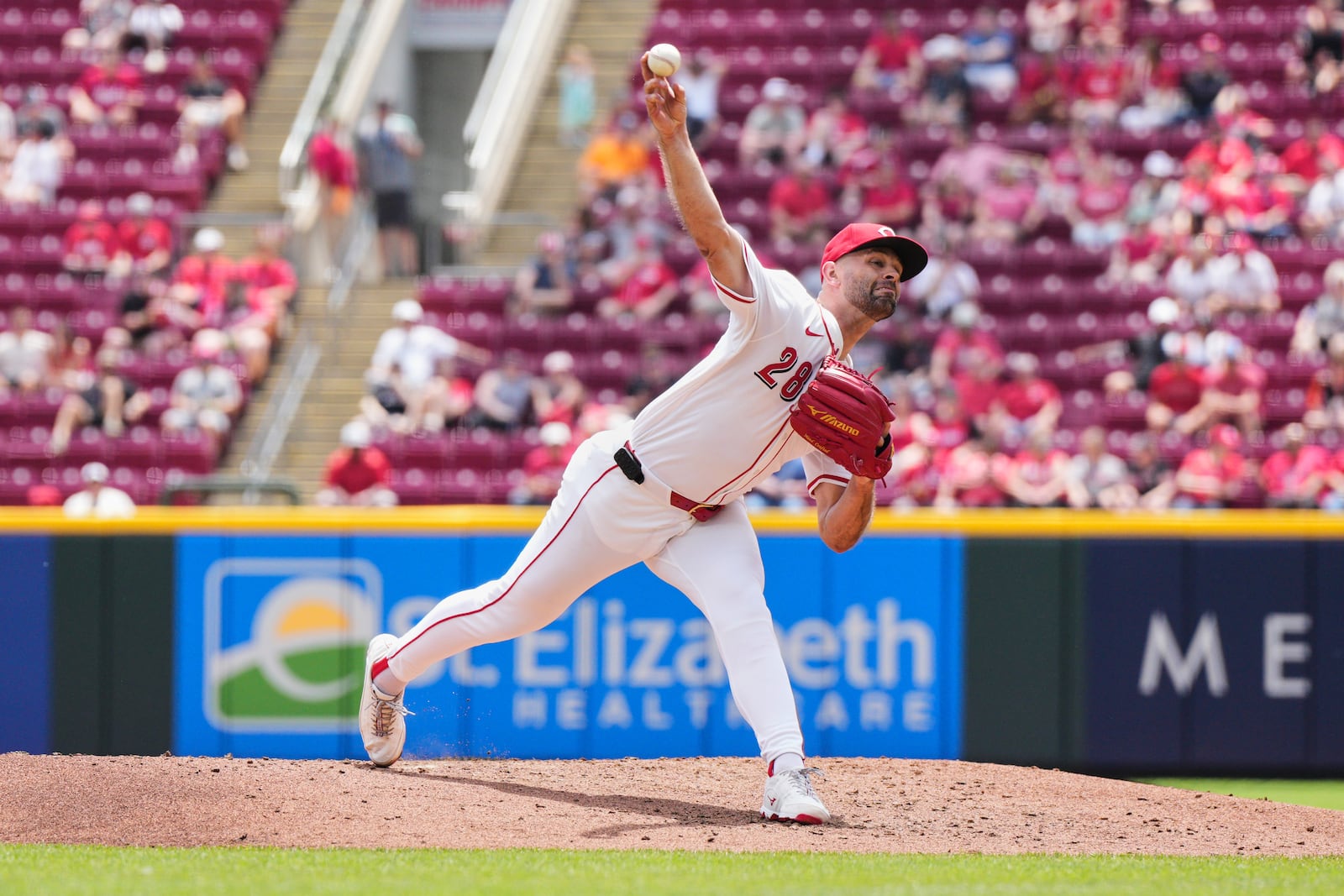 Cincinnati Reds pitcher Nick Martinez throws during the third inning of a baseball game against the Chicago White Sox, Thursday, May 15, 2025, in Cincinnati. (AP Photo/Jeff Dean)