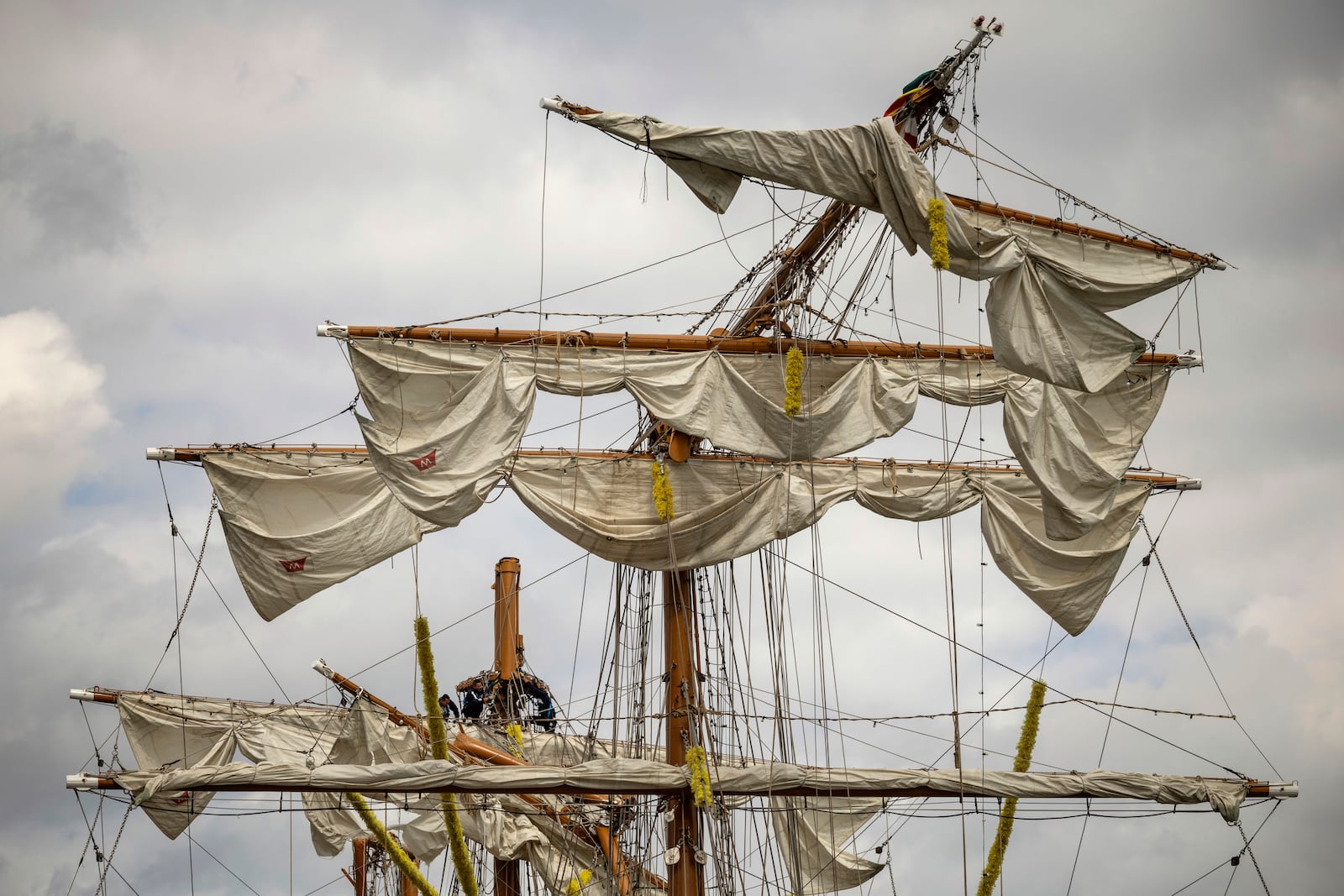 Crew members work on the mast of the Cuauhtémoc, a masted Mexican Navy training ship, at Pier 35 after it collided with the Brooklyn Bridge, Sunday, May 18, 2025, in New York. (AP Photo/Yuki Iwamura)