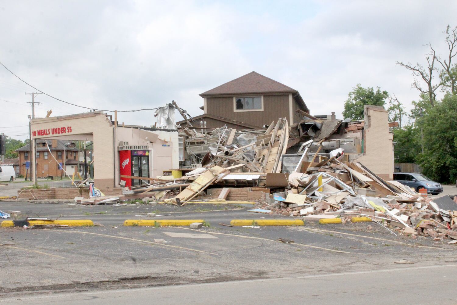 Photos restaurant worker called unsung hero for helping others during Memorial Day tornadoes