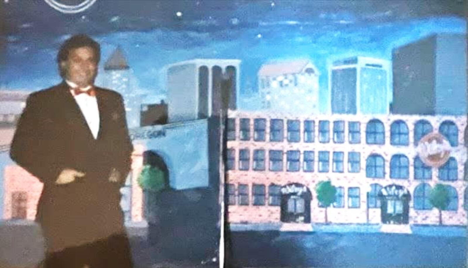 Dan "Wiley" Lafferty with the Dayton Oregon District mural.