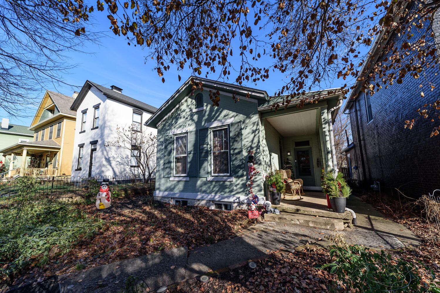 PHOTOS: A Dickens of a Christmas St. Anne’s Hill Holiday Home Tour 2024