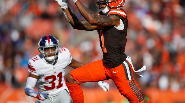 CLEVELAND, OH - NOVEMBER 27: Terrelle Pryor #11 of the Cleveland Browns can’t make a catch during the second quarter against the New York Giants at FirstEnergy Stadium on November 27, 2016 in Cleveland, Ohio. (Photo by Gregory Shamus/Getty Images)