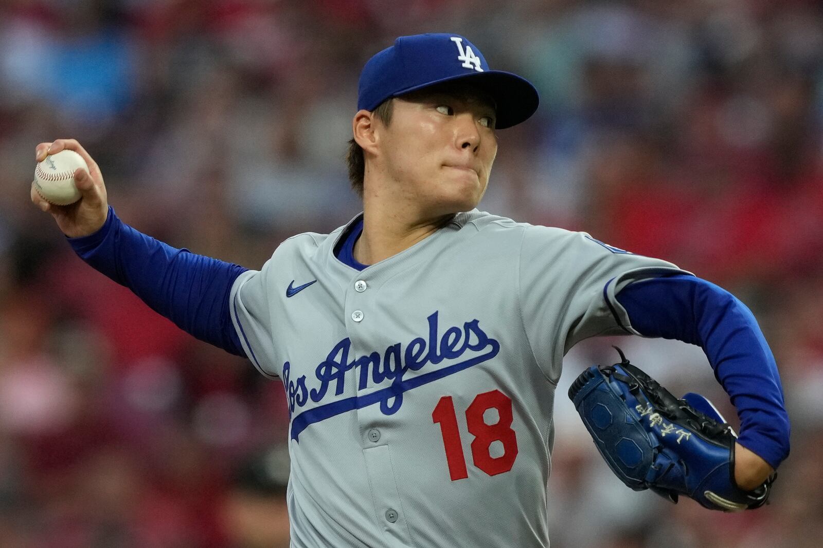 Los Angeles Dodgers pitcher Yoshinobu Yamamoto throws during the first inning of a baseball game against the Cincinnati Reds, Monday, July 28, 2025, in Cincinnati. (AP Photo/Carolyn Kaster)