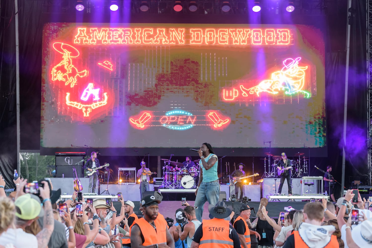 PHOTOS: Carrie Underwood & Shaboozey at the 2025 Voices of America Country Music Fest
