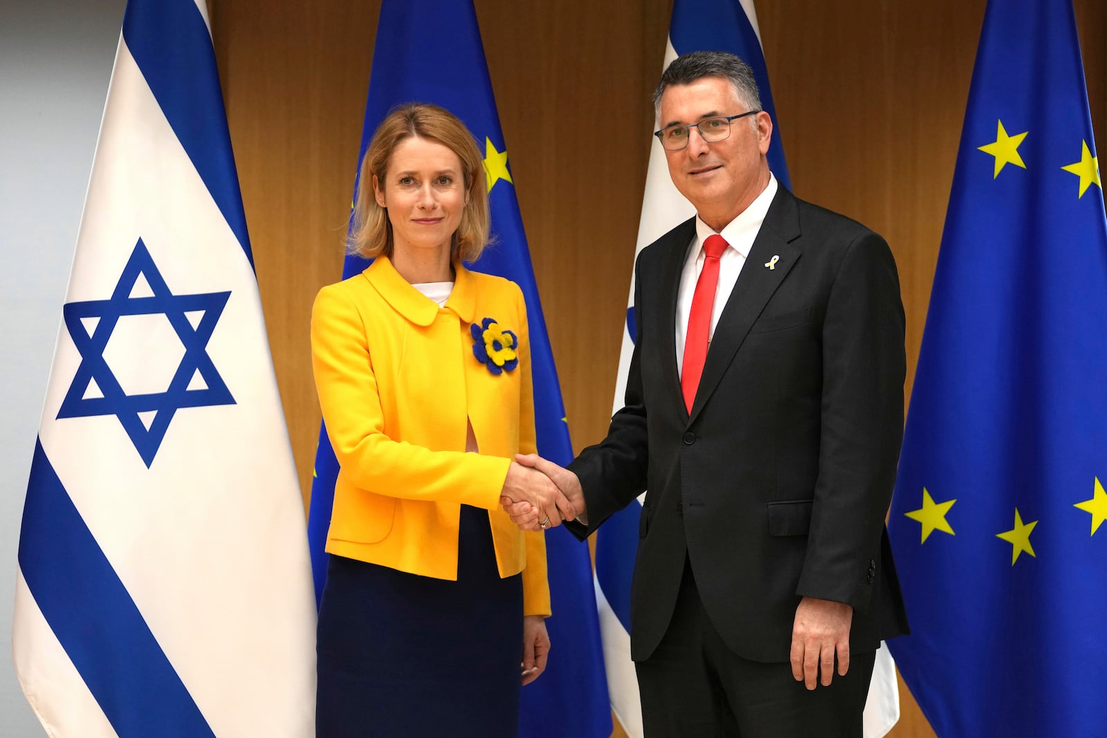 FILE - European Union foreign policy chief Kaja Kallas, left, shakes hands with Israel's Foreign Minister Gideon Sa'ar during the EU-Israel Association Council at the European Council building in Brussels, Feb. 24, 2025. (AP Photo/Virginia Mayo, File)