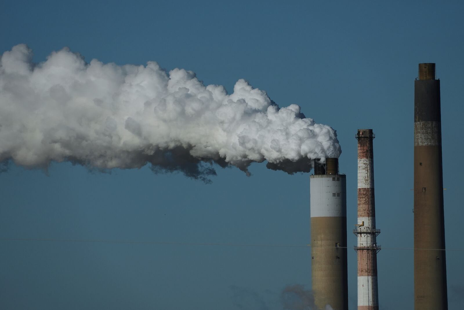 The Warrick Power Plant, a coal-powered generating station, operates on Tuesday, April 8, 2025, in Newburgh, Ind. (AP Photo/Joshua A. Bickel)