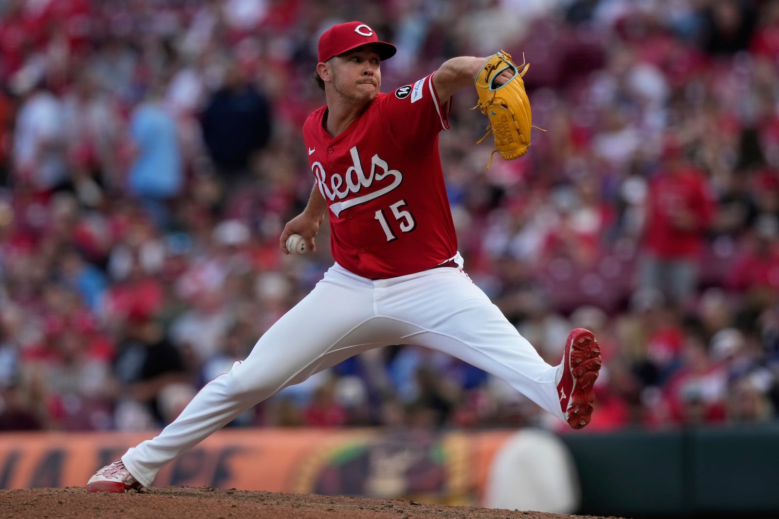 Cincinnati Reds pitcher Emilio Pagán throws in the ninth inning of a baseball game against the Chicago Cubs, Saturday, May 24, 2025, in Cincinnati. (AP Photo/Carolyn Kaster)