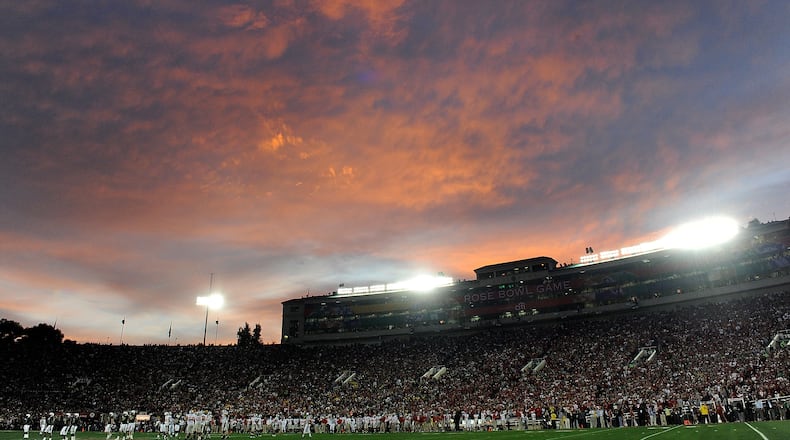 PASADENA, CA - JANUARY 01: A general view of the 96th Rose Bowl game during the fourth quarter between the Oregon Ducks and the Ohio State Buckeyes at ton January 1, 2010 in Pasadena, California. (Photo by Kevork Djansezian/Getty Images)
