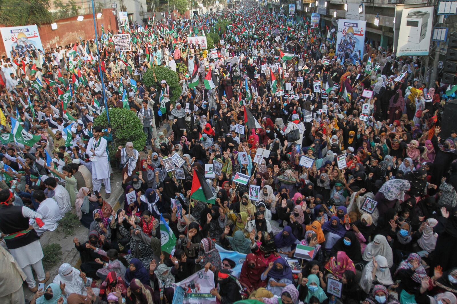 Supporters of the Pakistani religious group "Jamaat-e-Islami" take part in a rally against Israeli airstrikes and to show solidarity with Palestinian people living in Gaza, in Multan, Pakistan Friday, April 18, 2025. (AP Photo/Asim Tanveer)