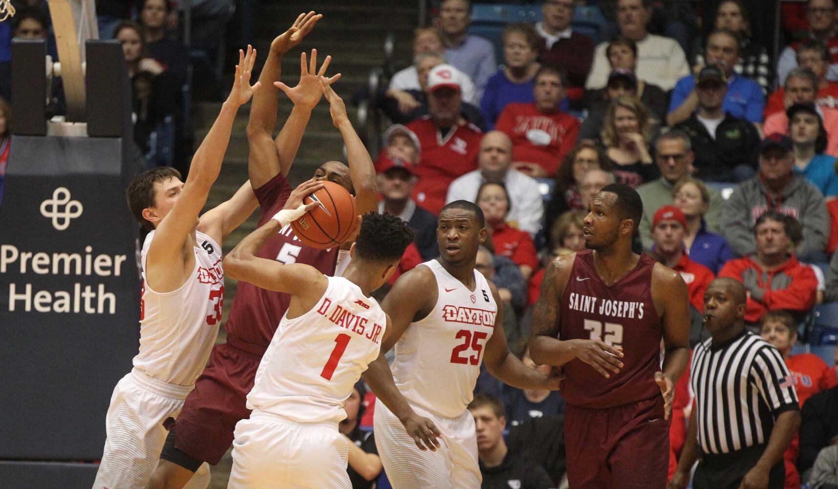 18 photos for 18 wins: Dayton Flyers vs. St. Joseph's