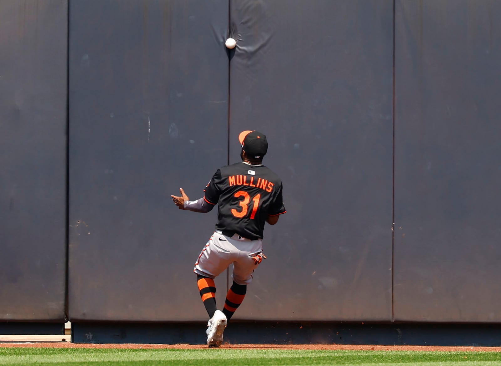 Baltimore Orioles outfielder Cedric Mullins (31) misses a ball hit by New York Yankees' Ben Rice during the fifth inning of a baseball game, Saturday, June 21, 2025, in New York. (AP Photo/Noah K. Murray)