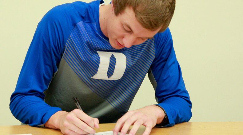 Franklin High School senior Luke Kennard signs his national letter of intent to play basketball at Duke University on Wednesday night in the FHS cafeteria. JIM WITMER/STAFF