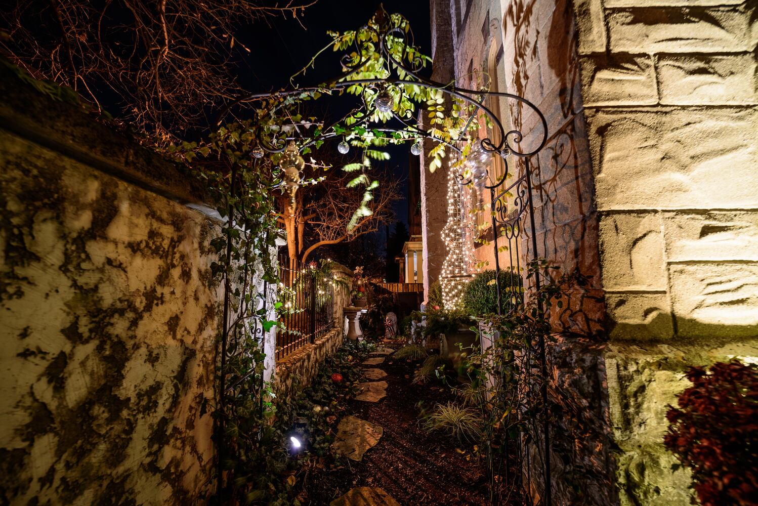 PHOTOS: The Oregon Historic District’s Virtual Grand Holiday Tour of Homes