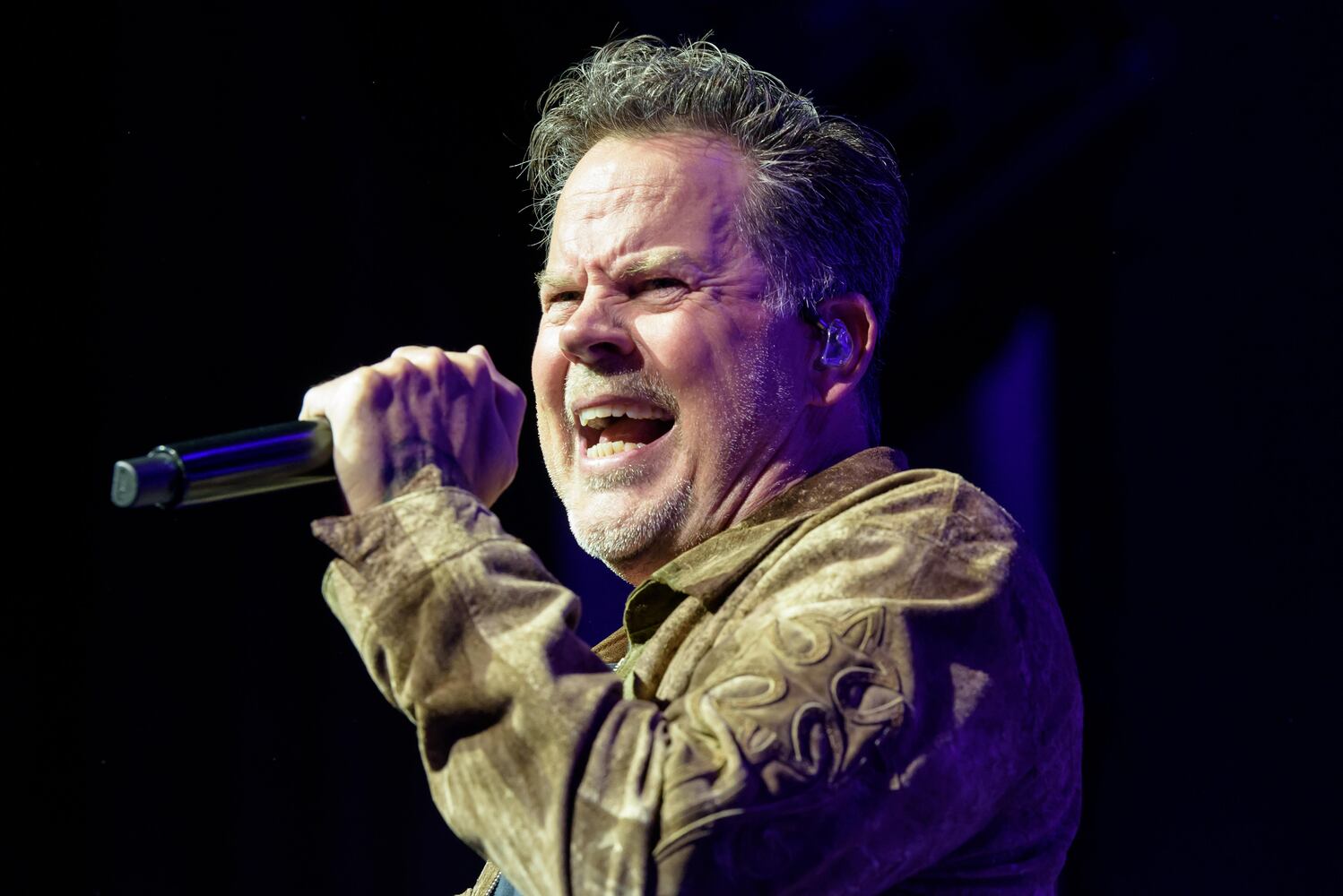PHOTOS: Gary Allan & Mae Estes Live at Rose Music Center